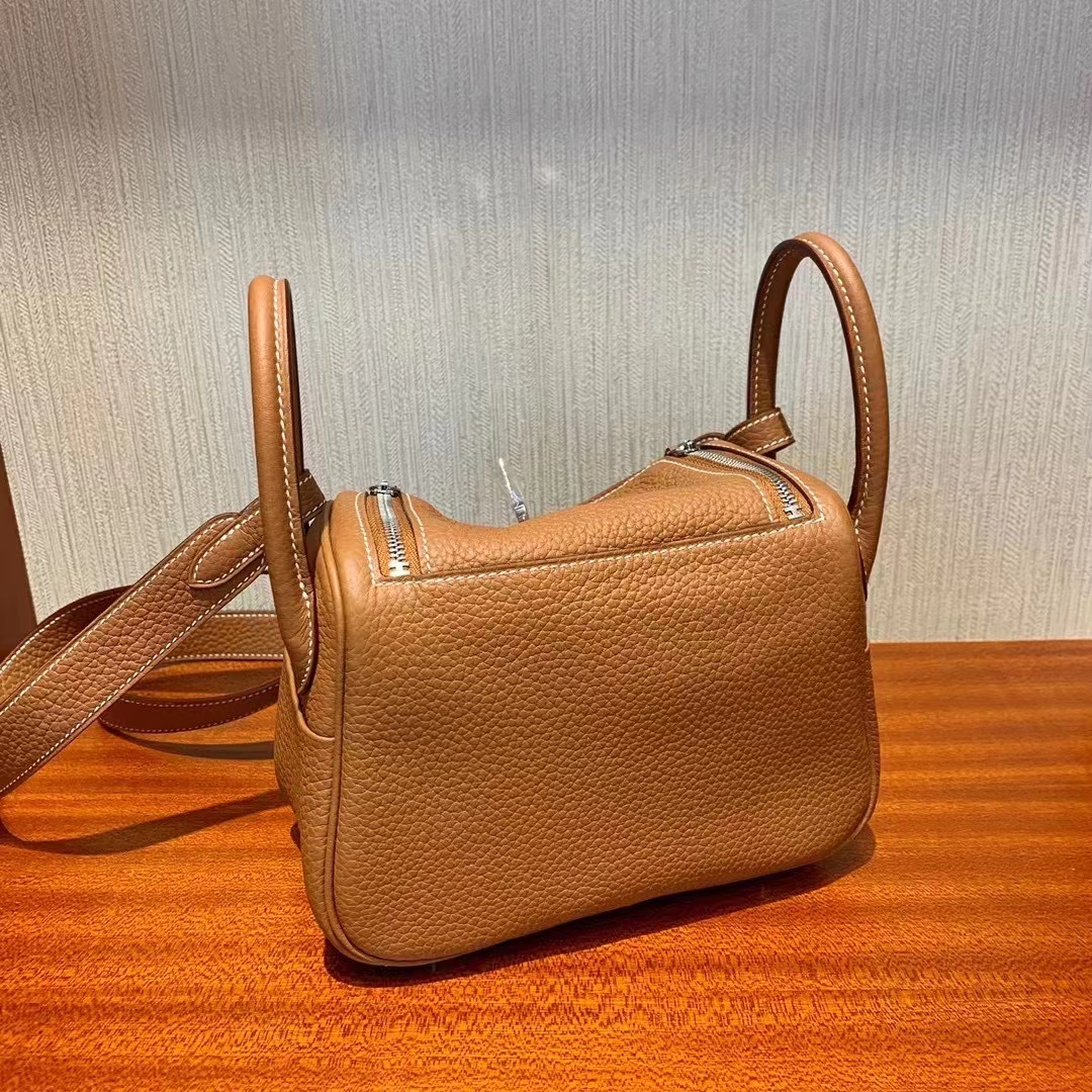 Hermès（爱马仕）Mini Lindy 19cm Clemence Ck37金棕色 顶级工艺 全手工缝制 银扣 现货