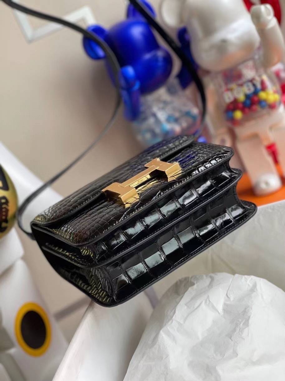 Hermès（爱马仕）Constance 18cm Alligator shiny 亮面鳄鱼 ck89 黑色 Noir 金扣 拱珠皮 现货