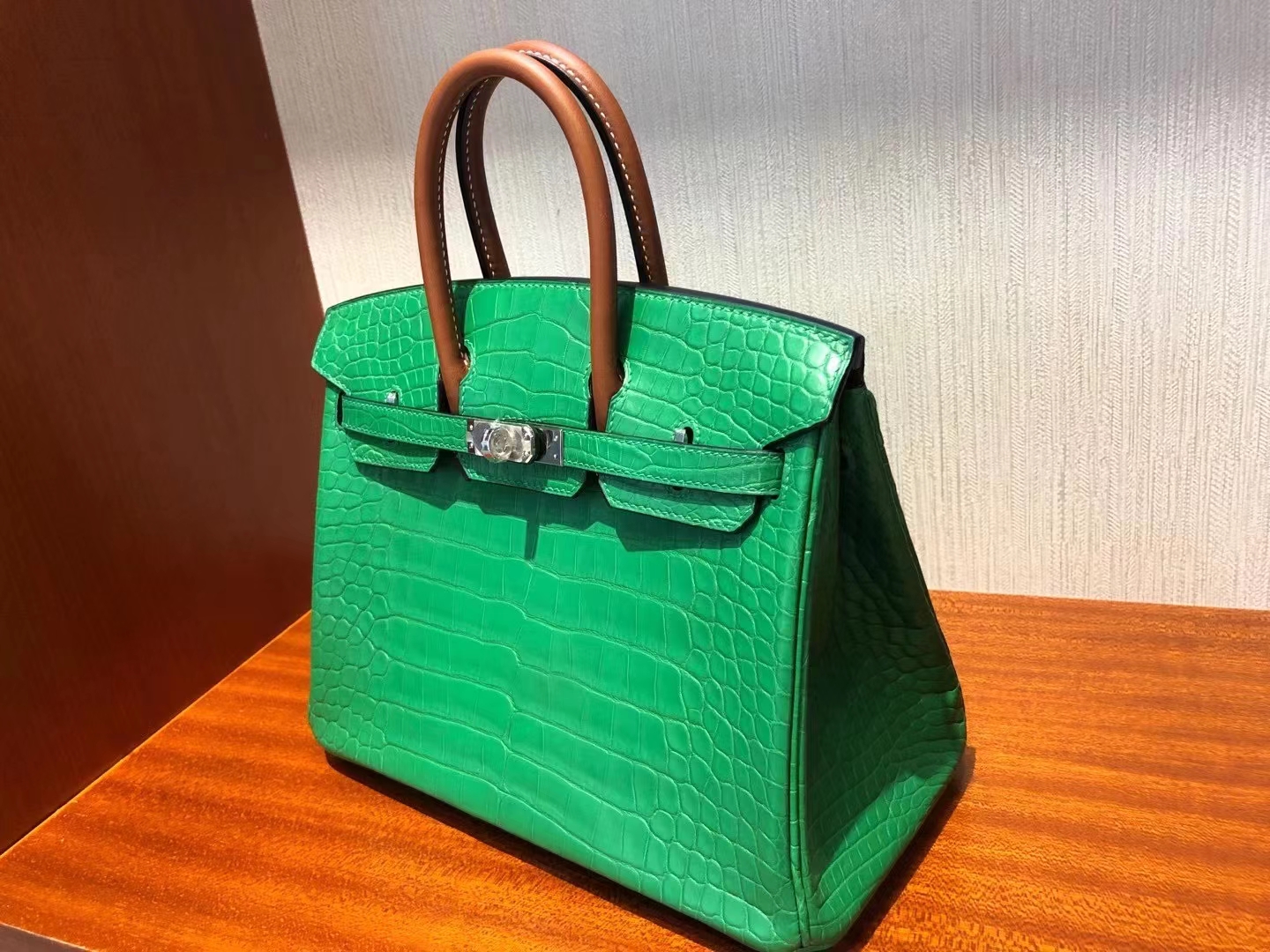 Hermès(爱马仕)Birkin 25cm Alligator matt 竹子绿拼马鞍皮棕色手腕 银扣 顶级手缝-拉尔森鳄鱼皮具定制 - 爱马仕包包官网 Hermès(爱马仕)Birkin 25cm Alligator matt 竹子绿拼马鞍皮棕色手腕 银扣 顶级手缝