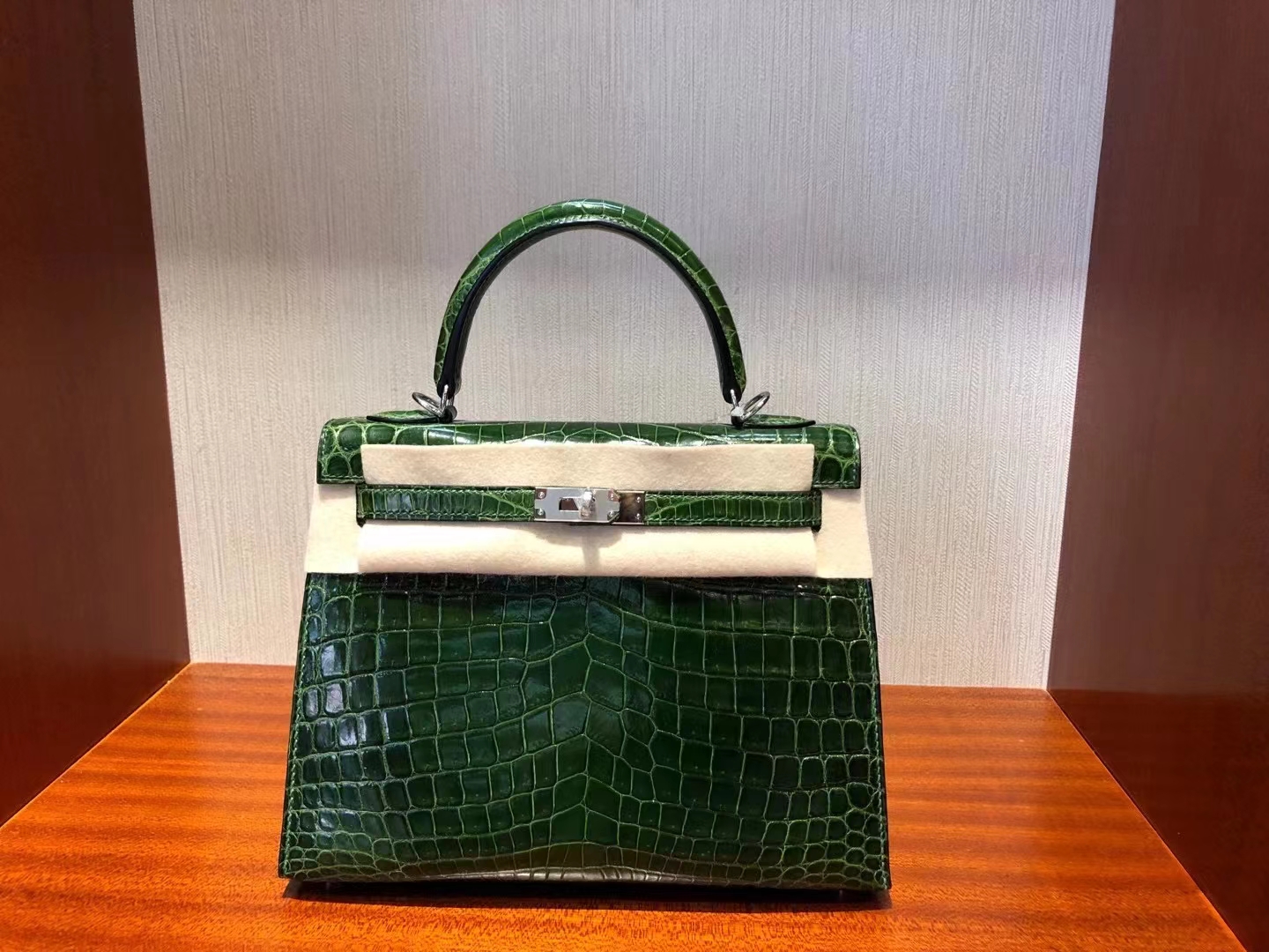 Hermès（爱马仕）Kelly 25cm 丛青草绿 银扣 亮面鳄鱼 顶级手缝