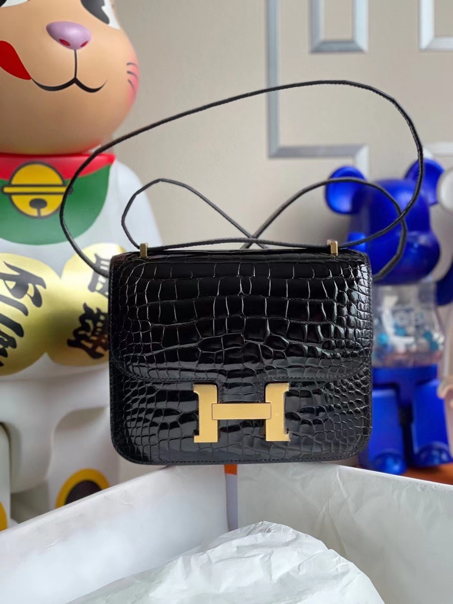Hermès（爱马仕）Constance 18cm Alligator shiny 亮面鳄鱼 ck89 黑色 Noir 金扣 拱珠皮 现货