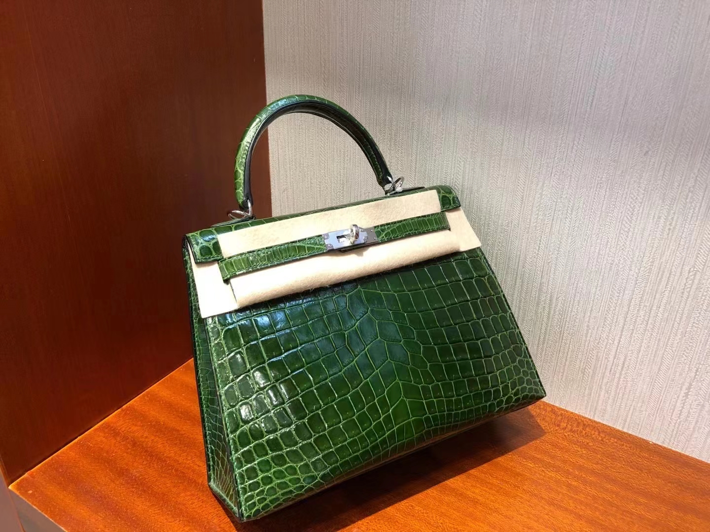 Hermès（爱马仕）Kelly 25cm 丛青草绿 银扣 亮面鳄鱼 顶级手缝