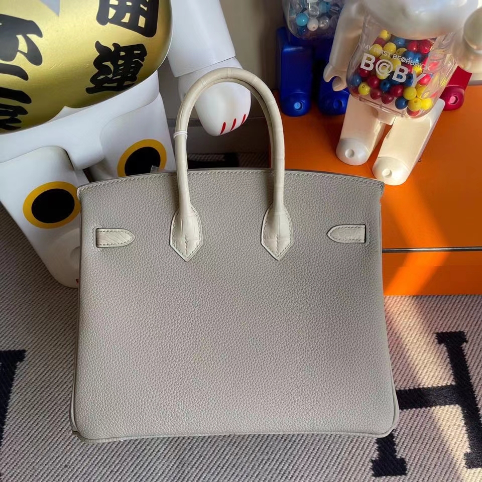 Hermès(爱马仕)Birkin 25cm Touch 系列!ck80 珍珠灰 拼雾面方块奶油白 银扣 顶级手缝-拉尔森鳄鱼皮具定制 - 爱马仕包包官网 Hermès(爱马仕)Birkin 25cm Touch 系列!ck80 珍珠灰 拼雾面方块奶油白 银扣 顶级手缝