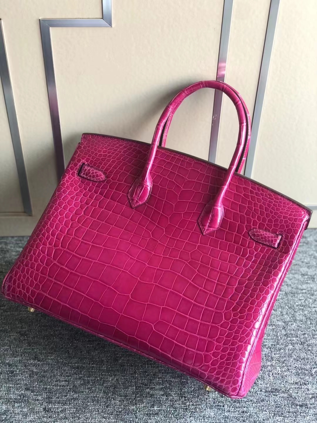 Hermès(爱马仕)Birkin 35cm 亮面倒V澳洲湾鳄 J5天方夜谭粉紫 Rose 顶级工艺 全手工缝制 金扣 现货-拉尔森鳄鱼皮具定制 - 爱马仕包包官网 Hermès(爱马仕)Birkin 35cm 亮面倒V澳洲湾鳄 J5天方夜谭粉紫 Rose 顶级工艺 全手工缝制 金扣 现货
