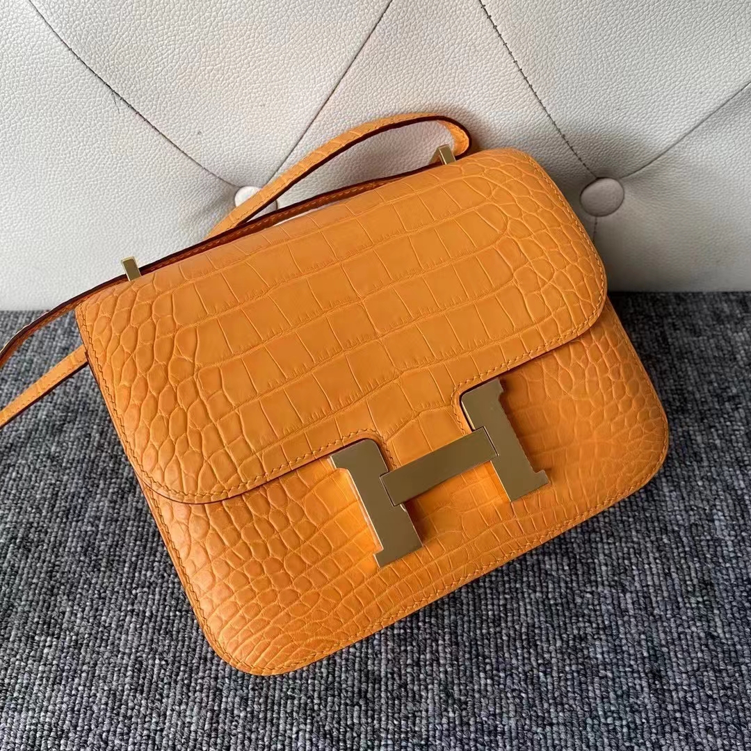 Hermès(爱马仕)Constance 18cm Alligator matt 雾面鳄鱼 杏黄色 金扣 顶级手缝 现货-拉尔森鳄鱼皮具定制 - 爱马仕包包官网 Hermès(爱马仕)Constance 18cm Alligator matt 雾面鳄鱼 杏黄色 金扣 顶级手缝 现货
