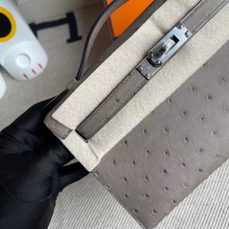 Hermès（爱马仕）Mini kelly pochette 22cm Ostrich kk鸵鸟  ck81斑鸠灰 银扣 顶级手缝 手拿包 晚宴包