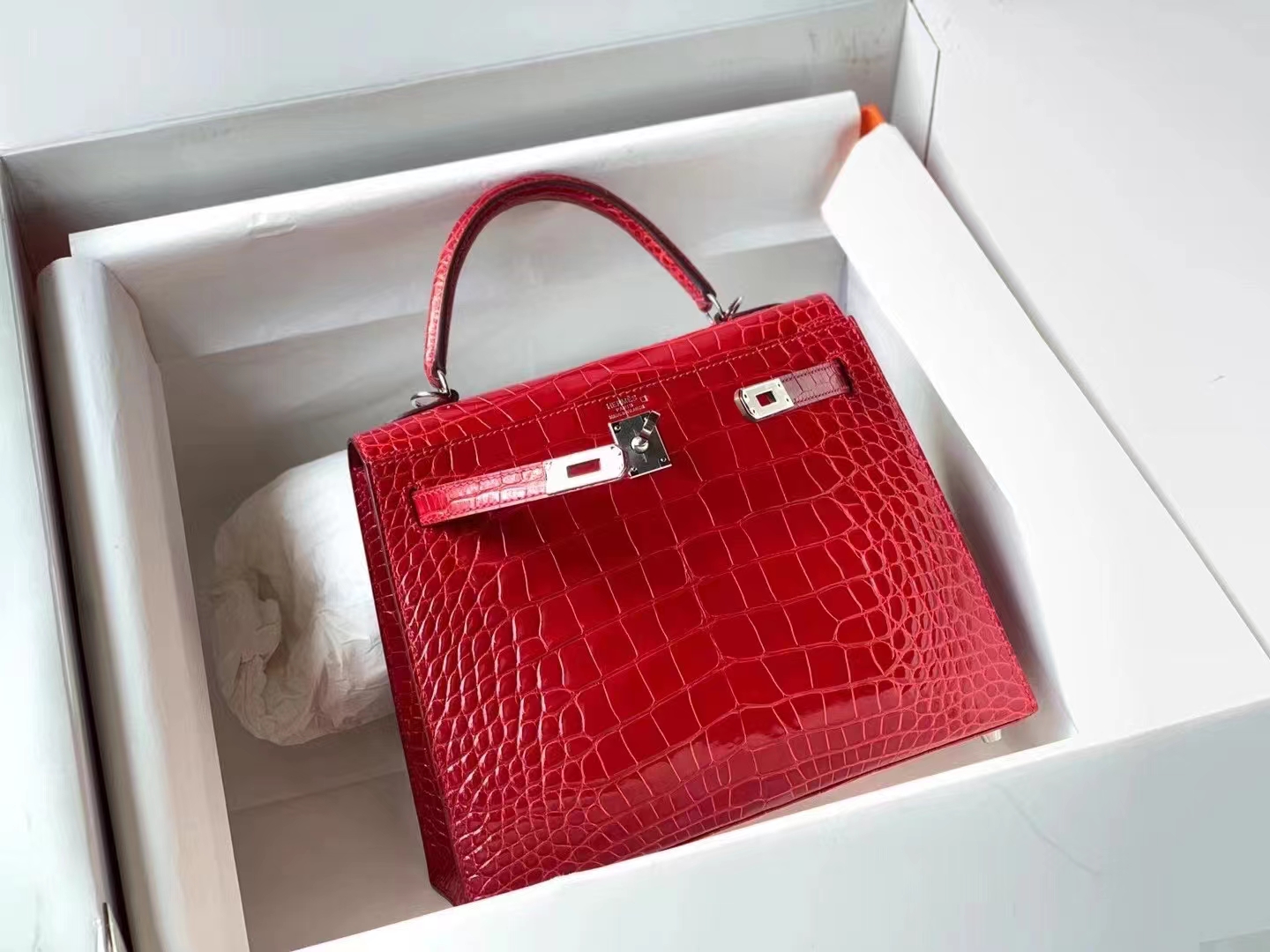 Hermès(爱马仕)Kelly 25cm 95法拉利红 亮面美洲鳄 頂級工艺-拉尔森鳄鱼皮具定制 - 爱马仕包包官网 Hermès(爱马仕)Kelly 25cm 95法拉利红 亮面美洲鳄 頂級工艺