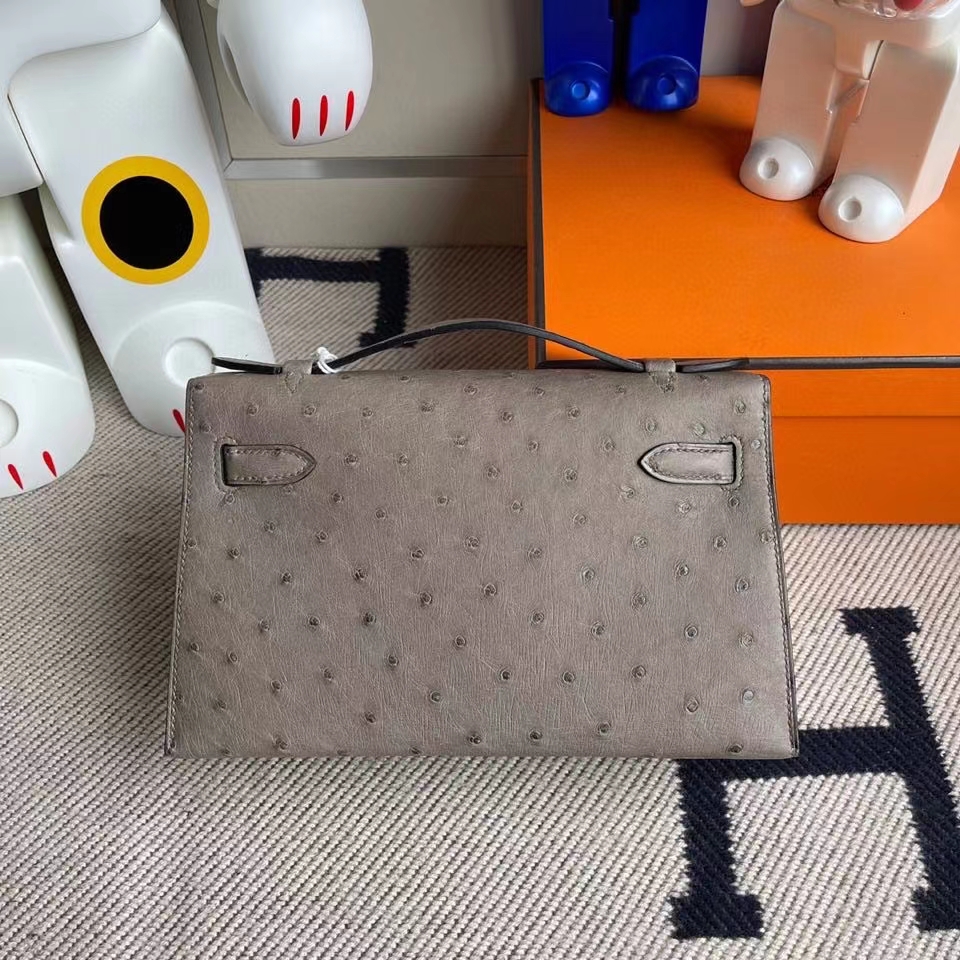 Hermès(爱马仕)Mini kelly pochette 22cm Ostrich kk鸵鸟 ck81斑鸠灰 银扣 顶级手缝 手拿包 晚宴包-拉尔森鳄鱼皮具定制 - 爱马仕包包官网 Hermès(爱马仕)Mini kelly pochette 22cm Ostrich kk鸵鸟 ck81斑鸠灰 银扣 顶级手缝 手拿包 晚宴包
