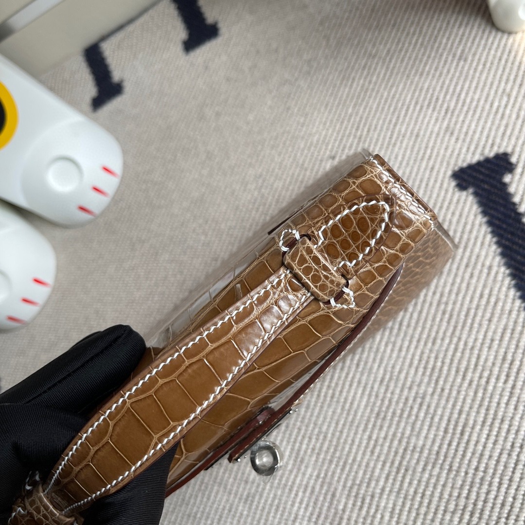 Hermès（爱马仕）Mini kelly pochette Alligator shiny 亮面鳄鱼 烟草色 银扣 22cm