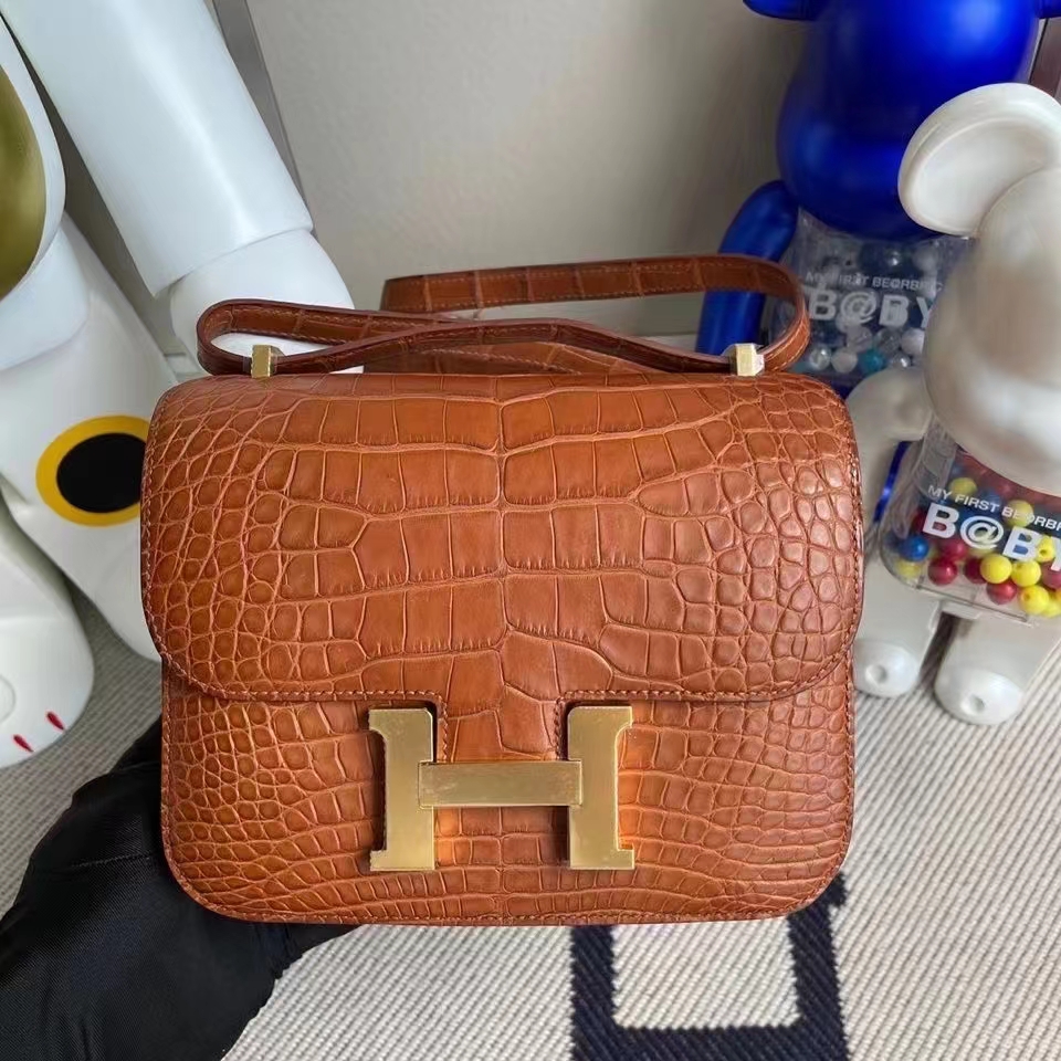 Hermès（爱马仕）Constance 18cm Alligator matt 雾面鳄鱼 ck37 金棕色 Gold 金扣 顶级手缝 现货