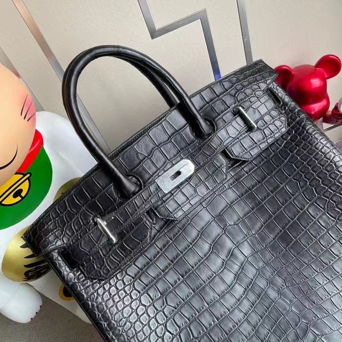 Hermès(爱马仕)Birkin 铂金包 HAC 雾面澳洲湾鳄 ck89 黑色 Noir 银扣 40cm 顶级手缝 难得大皮-拉尔森鳄鱼皮具定制 - 爱马仕包包官网 Hermès(爱马仕)Birkin 铂金包 HAC 雾面澳洲湾鳄 ck89 黑色 Noir 银扣 40cm 顶级手缝 难得大皮