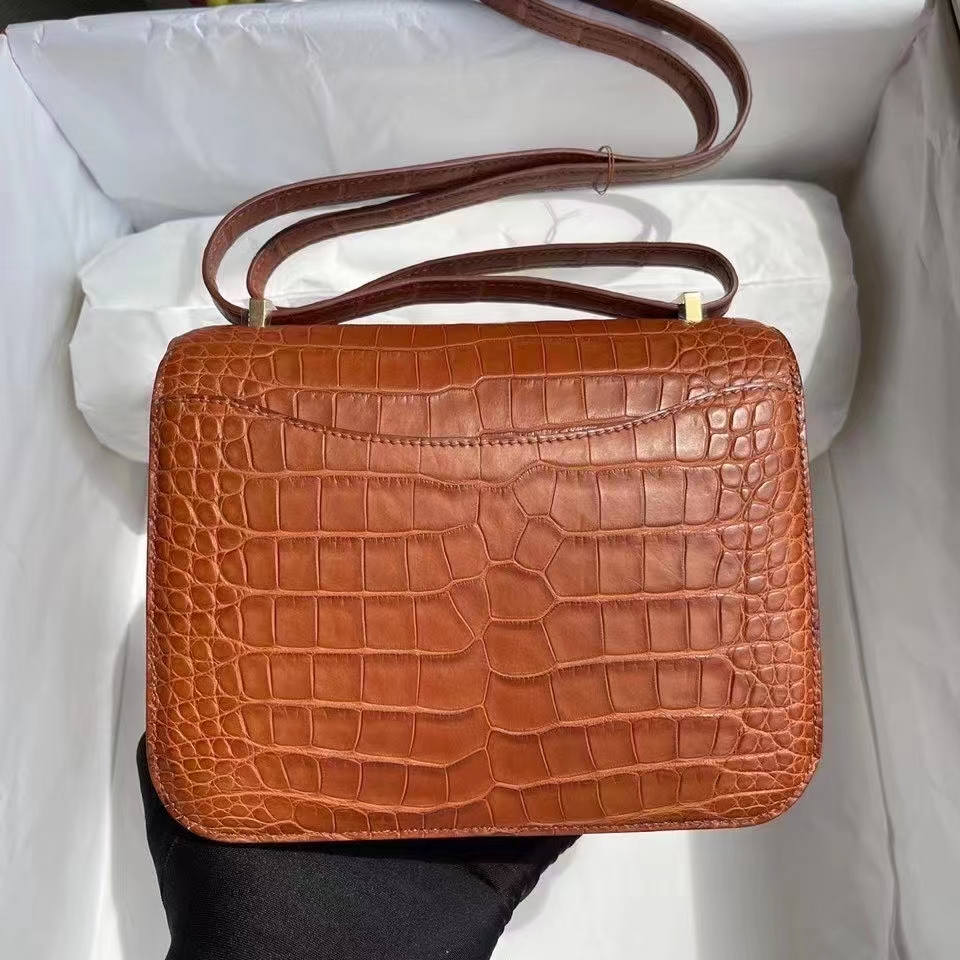 Hermès（爱马仕）Constance 18cm Alligator matt 雾面鳄鱼 ck37 金棕色 Gold 金扣 顶级手缝 现货