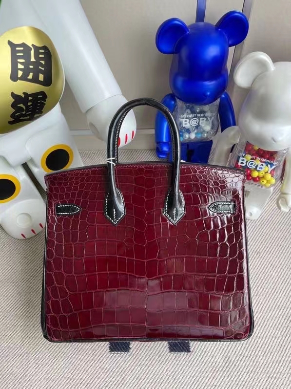 Hermès（爱马仕）Birkin 铂金包 Crocodile shiny 亮面鳄鱼 酒红拼黑色 金扣 马蹄印 25cm