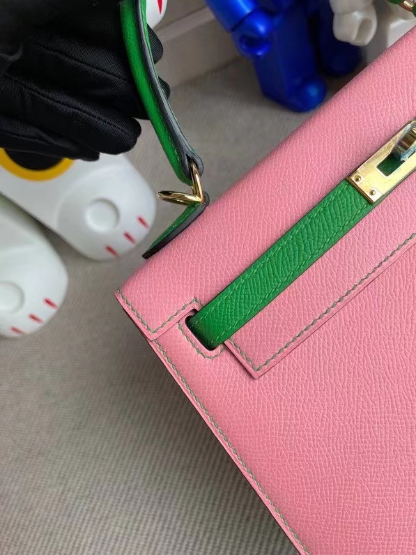 Hermès(爱马仕)Kelly 凯莉包 Epsom 原厂掌纹皮 1Q 奶昔粉 拼1k 竹子绿 金扣 25cm 顶级手缝-拉尔森鳄鱼皮具定制 - 爱马仕包包官网 Hermès(爱马仕)Kelly 凯莉包 Epsom 原厂掌纹皮 1Q 奶昔粉 拼1k 竹子绿 金扣 25cm 顶级手缝