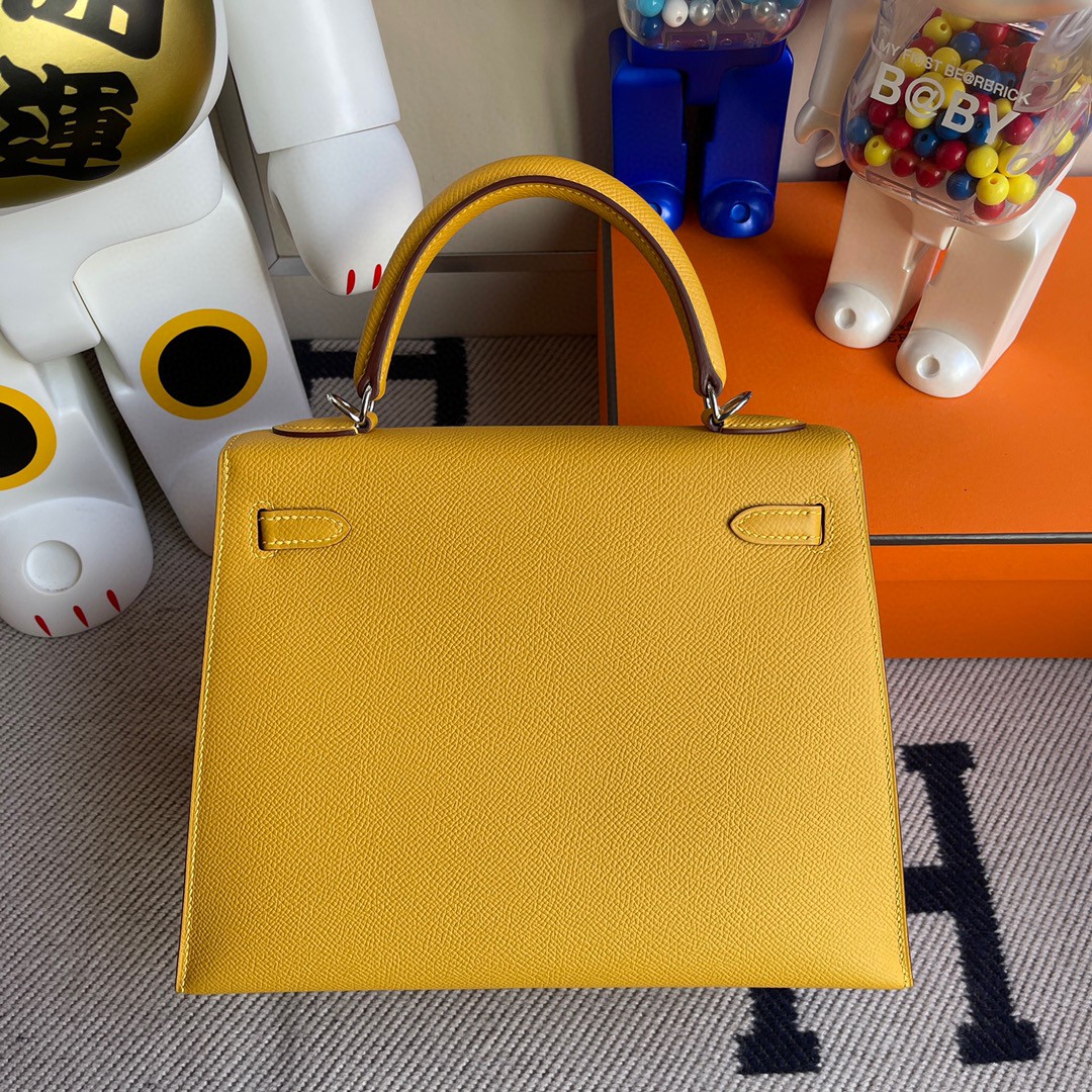 Hermès(爱马仕)Kelly 凯莉包 原厂掌纹皮 Epsom 9D 琥珀黄 Ambre 银扣 25cm 顶级手缝 现货-拉尔森鳄鱼皮具定制 - 爱马仕包包官网 Hermès(爱马仕)Kelly 凯莉包 原厂掌纹皮 Epsom 9D 琥珀黄 Ambre 银扣 25cm 顶级手缝 现货