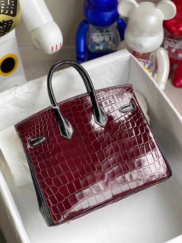 Hermès(爱马仕)Birkin 铂金包 Crocodile shiny 亮面鳄鱼 酒红拼黑色 金扣 马蹄印 25cm-拉尔森鳄鱼皮具定制 - 爱马仕包包官网 Hermès(爱马仕)Birkin 铂金包 Crocodile shiny 亮面鳄鱼 酒红拼黑色 金扣 马蹄印 25cm