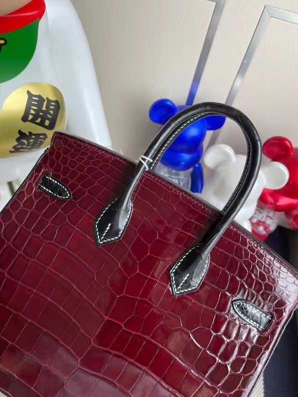 Hermès（爱马仕）Birkin 铂金包 Crocodile shiny 亮面鳄鱼 酒红拼黑色 金扣 马蹄印 25cm