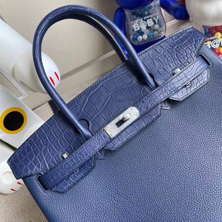 Hermès(爱马仕)Birkin 铂金包 Touch系列 宝石蓝 雾面方块鳄鱼 银扣 30cm 顶级手缝 定制-拉尔森鳄鱼皮具定制 - 爱马仕包包官网 Hermès(爱马仕)Birkin 铂金包 Touch系列 宝石蓝 雾面方块鳄鱼 银扣 30cm 顶级手缝 定制