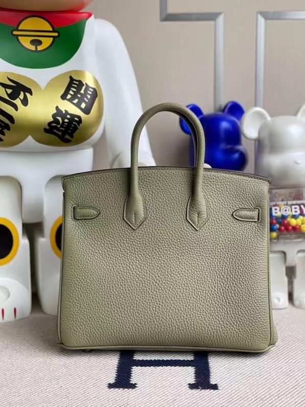Hermès(爱马仕)Birkin 铂金包 鼠尾绿 原厂小牛皮 银扣 25cm 顶级手缝 定制-拉尔森鳄鱼皮具定制 - 爱马仕包包官网 Hermès(爱马仕)Birkin 铂金包 鼠尾绿 原厂小牛皮 银扣 25cm 顶级手缝 定制