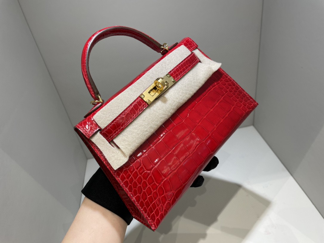 Hermès(爱马仕)Mini kelly ll Alligator shiny 亮面鳄鱼ck95 法拉利红 Braise 金扣 顶级手缝 现货-拉尔森鳄鱼皮具定制 - 爱马仕包包官网 Hermès(爱马仕)Mini kelly ll Alligator shiny 亮面鳄鱼ck95 法拉利红 Braise 金扣 顶级手缝 现货