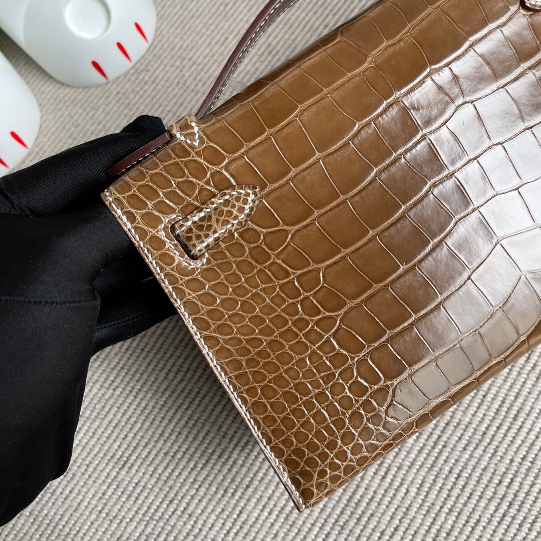 Hermès（爱马仕）Mini kelly pochette Alligator shiny 亮面鳄鱼 烟草色 银扣 22cm