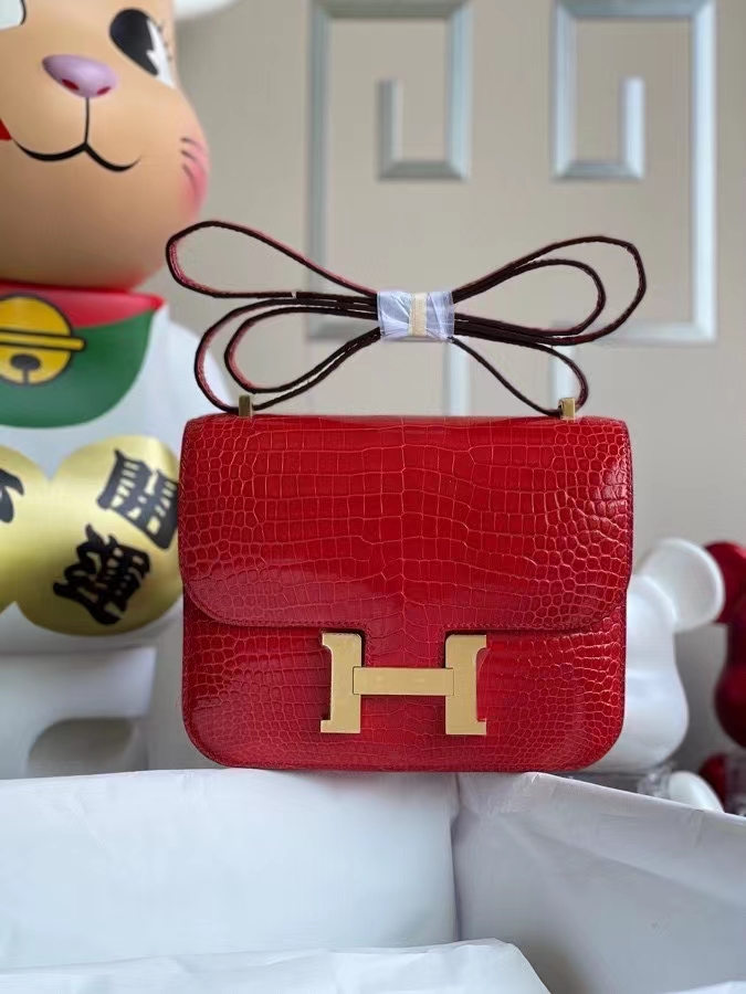 Hermès（爱马仕）Constance 空姐包 Porosus shiny 亮面鳄鱼 ck95 法拉利红 金扣 18cm 顶级手缝