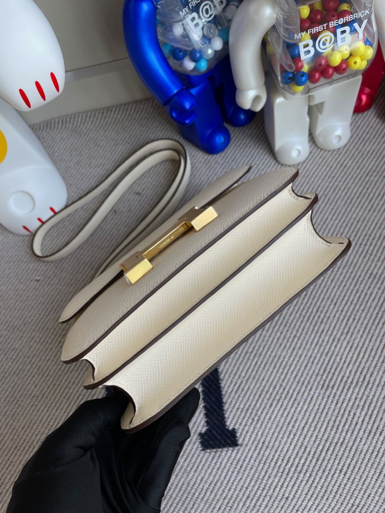Hermès（爱马仕）Constance 空姐包 Epsom 原厂掌纹皮 I2 奶油白 nata 金扣 18cm 顶级手缝