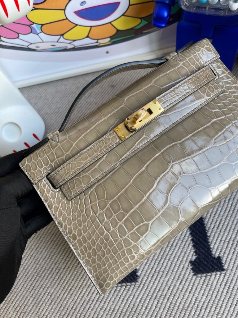 Hermès（爱马仕）Mini kelly pochette Alligator shiny 亮面鳄鱼 ck81 斑鸠灰 金扣 22cm 顶级手缝 现货