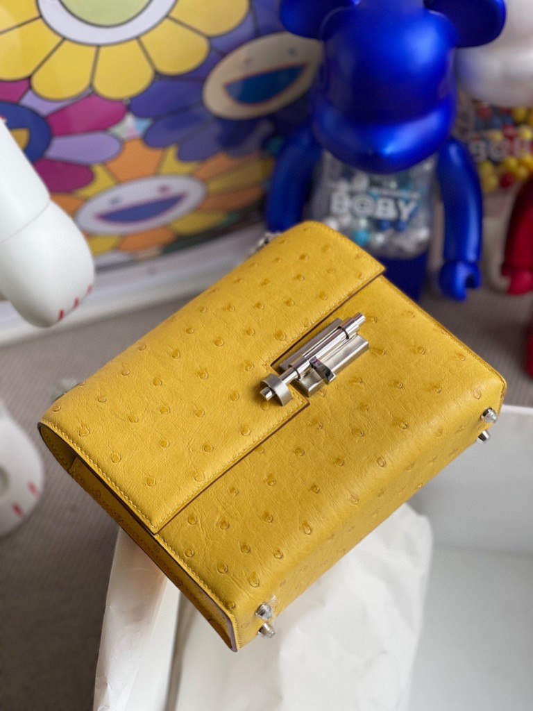 Hermès（爱马仕）Verrou 机枪包 Ostrich kk 鸵鸟 9R 柠檬黄 银扣 17cm 顶级手缝