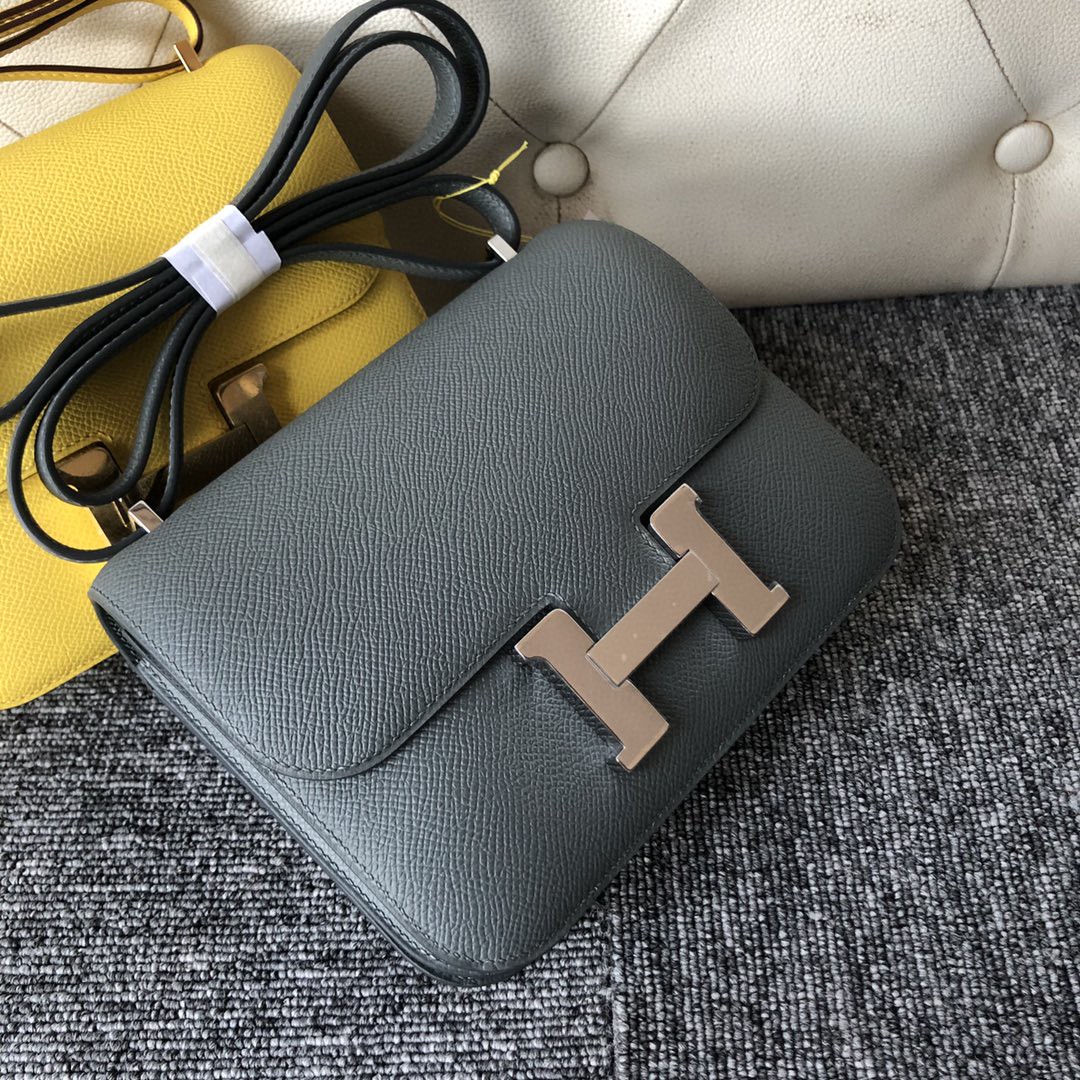 Hermès（爱马仕）Constance 空姐包 Epsom 原厂掌纹皮 cc63 杏绿色 杏仁绿 银扣 18cm