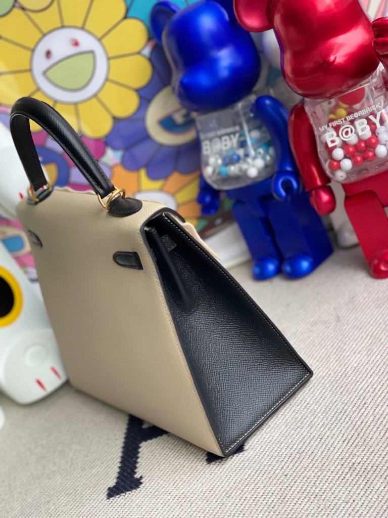 Hermès（爱马仕）Kelly 凯莉包 Epsom 原厂掌纹皮 S2 风衣灰 拼 ck89 黑色 磨砂金扣 马蹄印 25cm