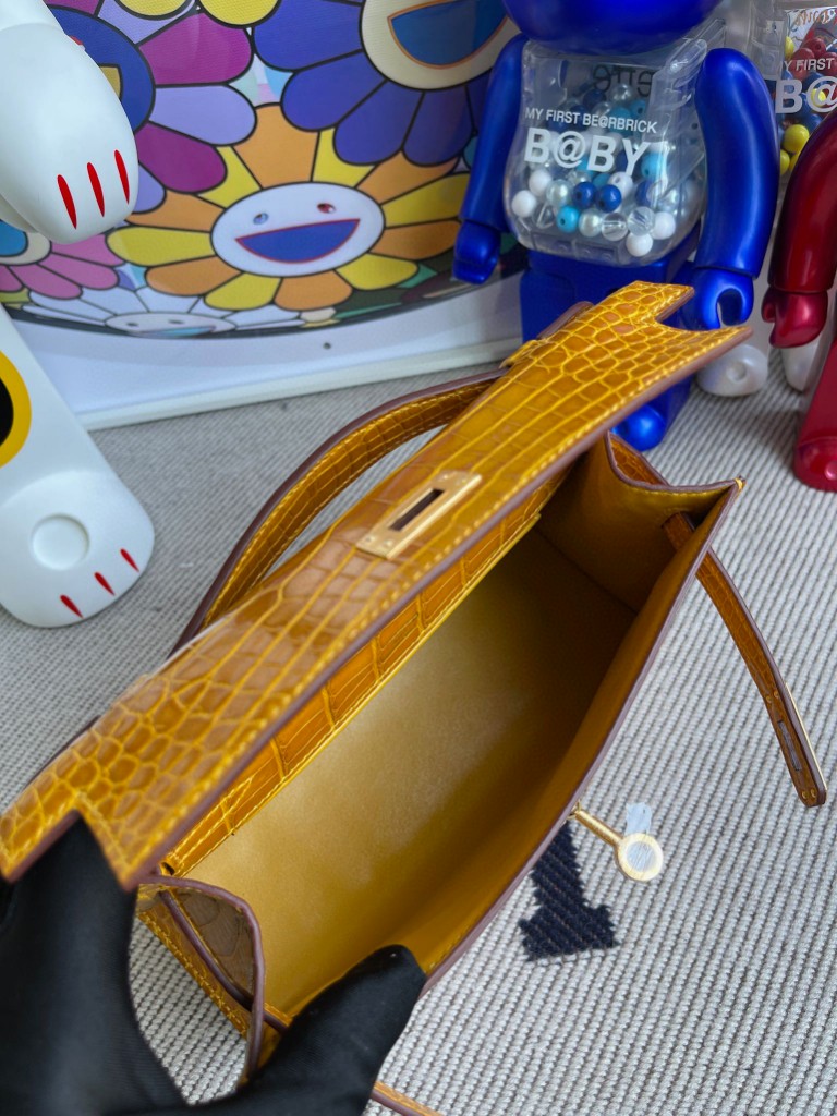 Hermès（爱马仕）Mini kelly pochette Alligator shiny 亮面鳄鱼 9D 琥珀黄 Ambre 金扣 22cm 顶级手缝
