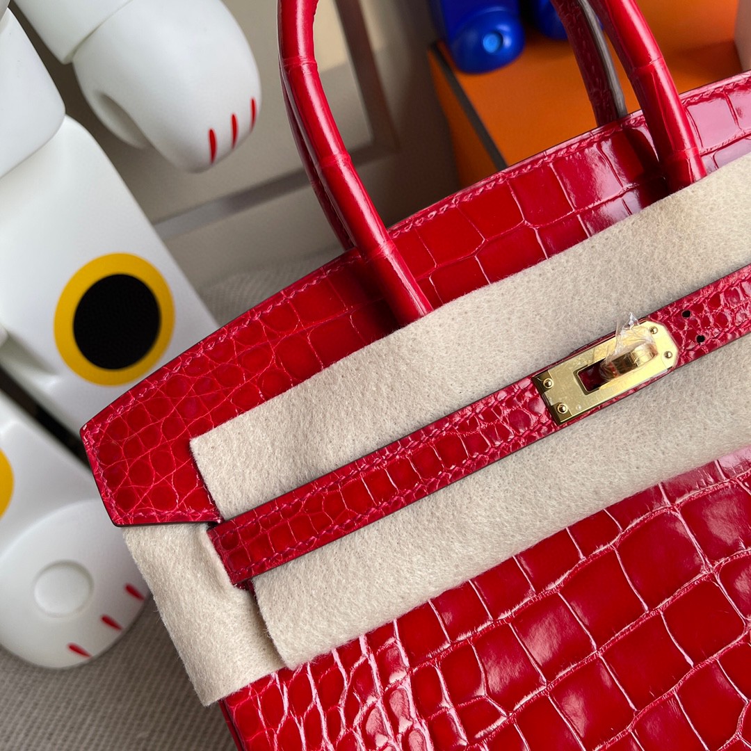 Hermès(爱马仕)Birkin 铂金包 Alligator shiny 亮面鳄鱼 ck95 法拉利红 Braise 金扣 25cm 顶级手缝 现货-拉尔森鳄鱼皮具定制 - 爱马仕包包官网 Hermès(爱马仕)Birkin 铂金包 Alligator shiny 亮面鳄鱼 ck95 法拉利红 Braise 金扣 25cm 顶级手缝 现货