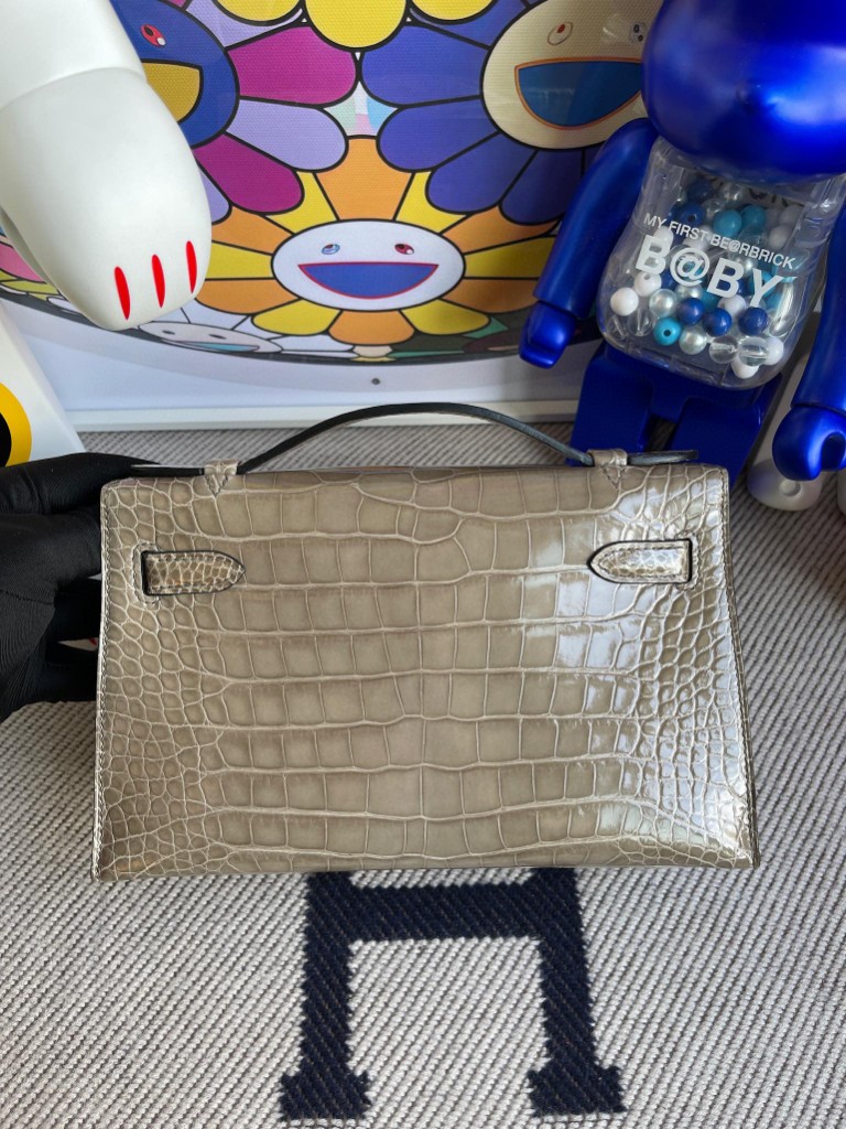 Hermès（爱马仕）Mini kelly pochette Alligator shiny 亮面鳄鱼 ck81 斑鸠灰 金扣 22cm 顶级手缝 现货