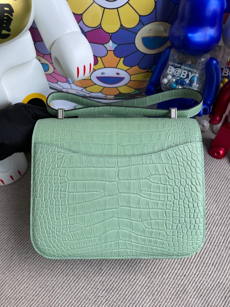 Hermès（爱马仕）Constance 空姐包 Alligator matt 雾面鳄鱼 6U 薄荷绿 钻扣 18cm 顶级手缝