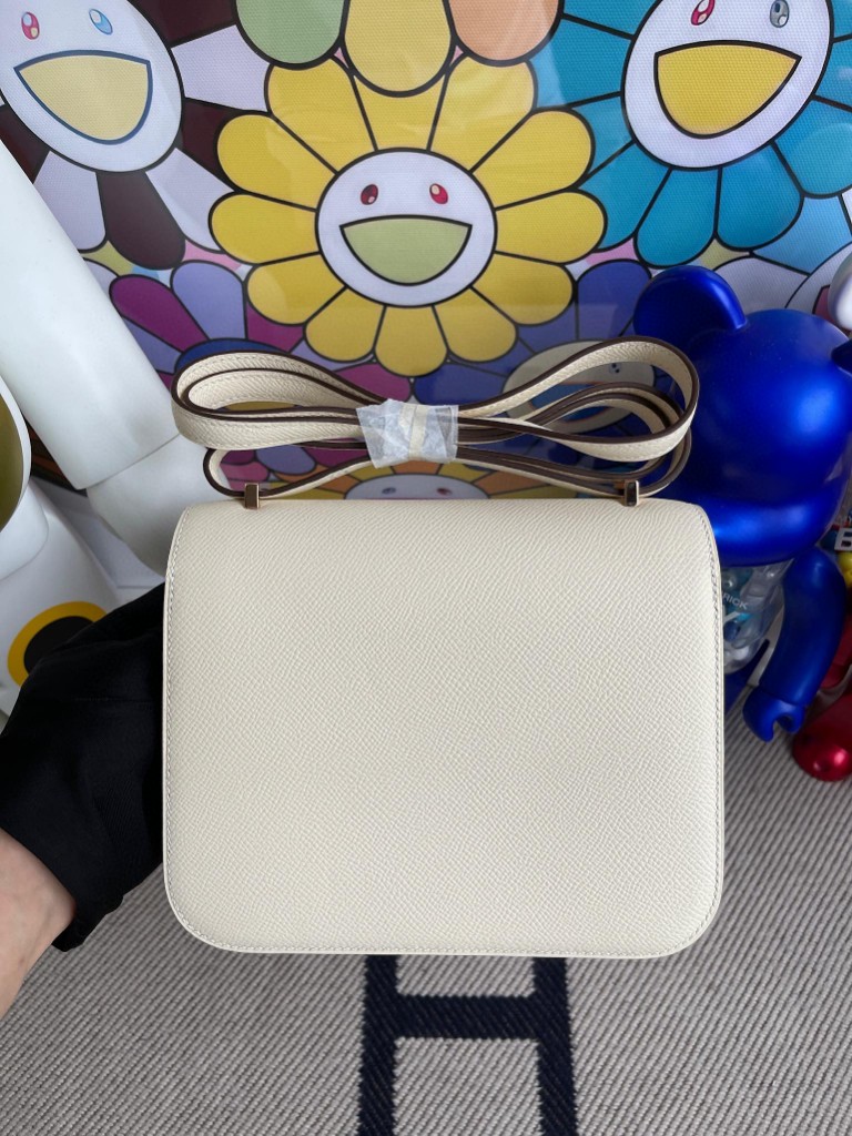 Hermès(爱马仕)Constance 空姐包 Epsom 原厂掌纹皮 I2 nata 奶油白 玫瑰金扣 18cm 顶级手缝-拉尔森鳄鱼皮具定制 - 爱马仕包包官网 Hermès(爱马仕)Constance 空姐包 Epsom 原厂掌纹皮 I2 nata 奶油白 玫瑰金扣 18cm 顶级手缝