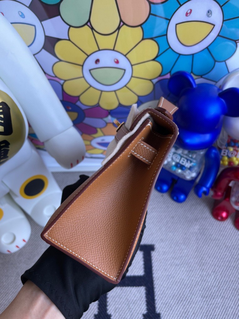 Hermès(爱马仕)Mini kelly pochette Epsom 原厂掌纹皮 ck37 金棕色 Gold 金扣 22cm 手拿包 晚宴包-拉尔森鳄鱼皮具定制 - 爱马仕包包官网 Hermès(爱马仕)Mini kelly pochette Epsom 原厂掌纹皮 ck37 金棕色 Gold 金扣 22cm 手拿包 晚宴包