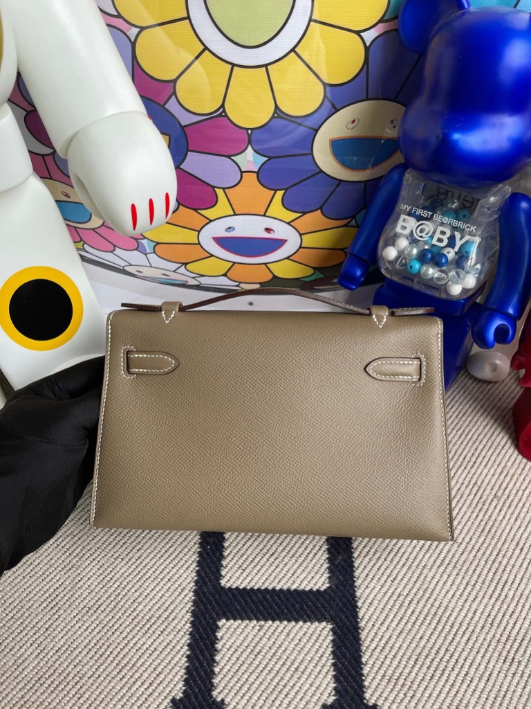 Hermès(爱马仕)Mini kelly pochette 22cm Epsom 原厂掌纹皮 ck18 大象灰 Etoupe 金扣 手拿包 晚宴包-拉尔森鳄鱼皮具定制 - 爱马仕包包官网 Hermès(爱马仕)Mini kelly pochette 22cm Epsom 原厂掌纹皮 ck18 大象灰 Etoupe 金扣 手拿包 晚宴包