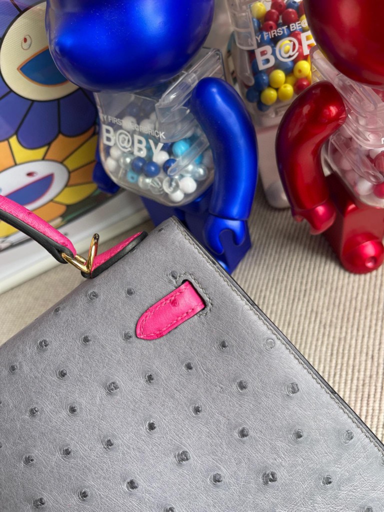 Hermès(爱马仕)Kelly 凯莉包 Ostrich kk鸵鸟 玛瑙灰拼桃粉 金扣 25cm 马蹄印 顶级手缝-拉尔森鳄鱼皮具定制 - 爱马仕包包官网 Hermès(爱马仕)Kelly 凯莉包 Ostrich kk鸵鸟 玛瑙灰拼桃粉 金扣 25cm 马蹄印 顶级手缝