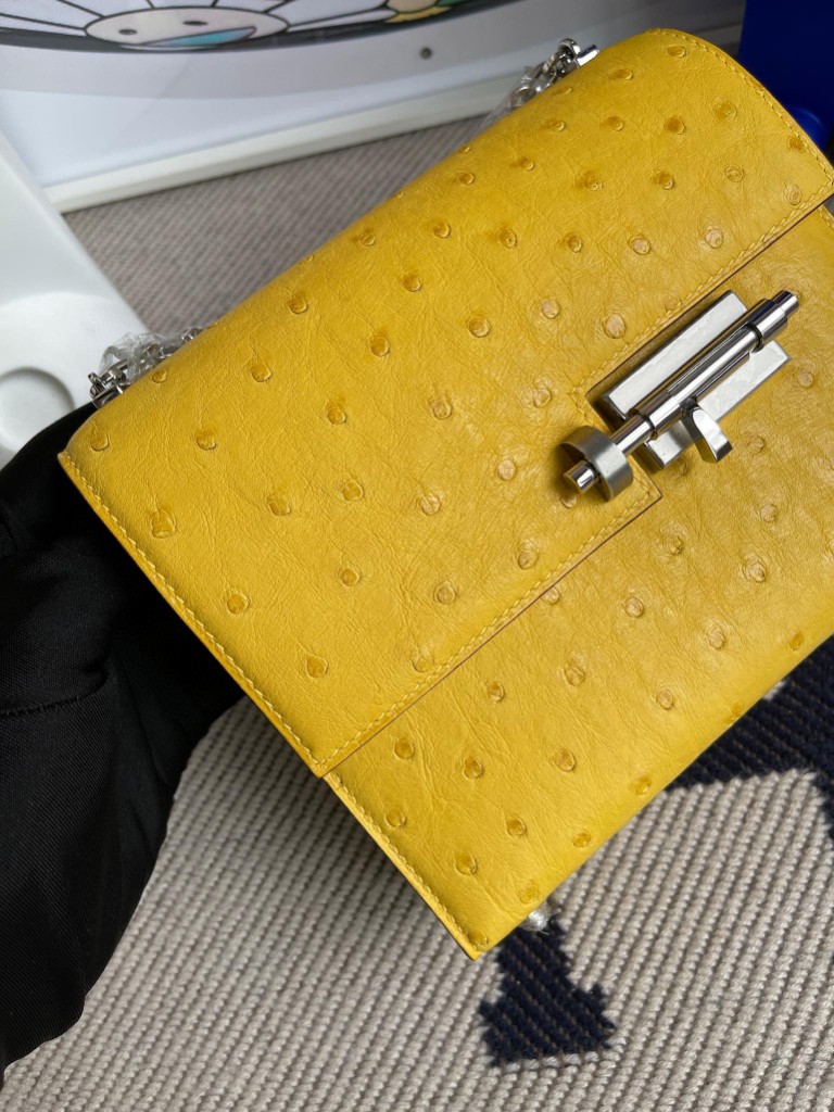 Hermès（爱马仕）Verrou 机枪包 Ostrich kk 鸵鸟 9R 柠檬黄 银扣 17cm 顶级手缝