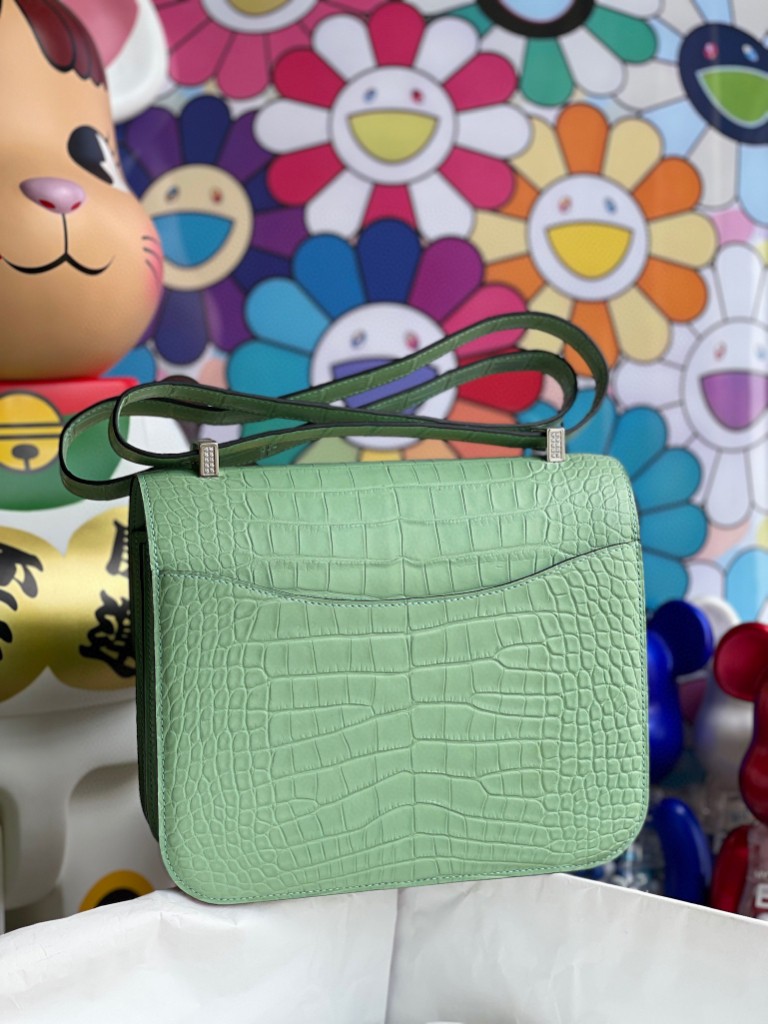 Hermès（爱马仕）Constance 空姐包 Alligator matt 雾面鳄鱼 6U 薄荷绿 钻扣 18cm 顶级手缝