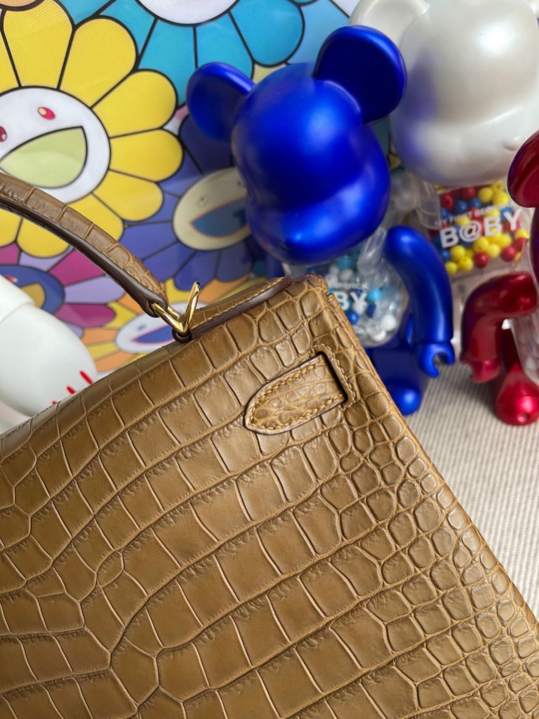 Hermès（爱马仕）Kelly 凯莉包 porosus matt 雾面湾鳄鳄鱼 金棕色 Gold 金扣 28cm 顶级手缝