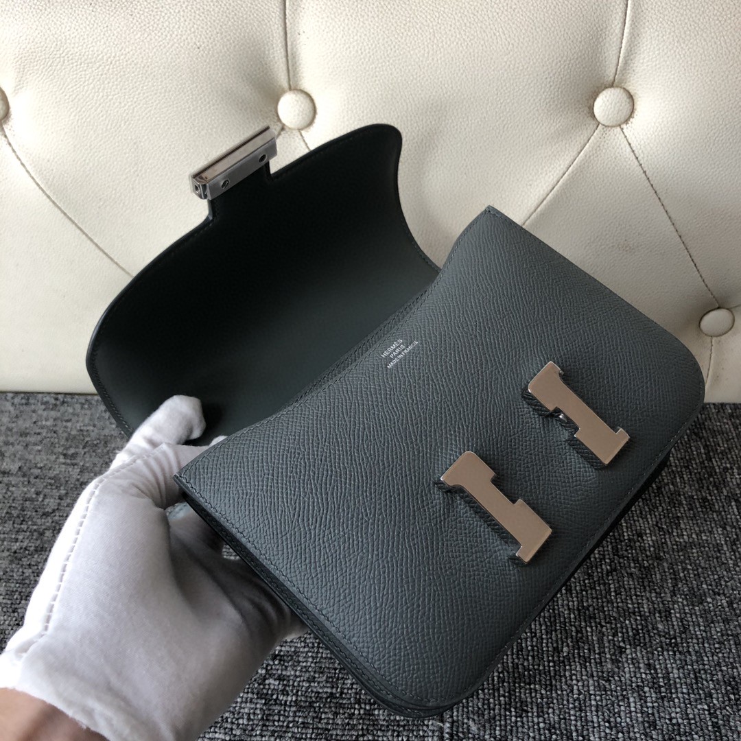 Hermès（爱马仕）Constance 空姐包 Epsom 原厂掌纹皮 cc63 杏绿色 杏仁绿 银扣 18cm