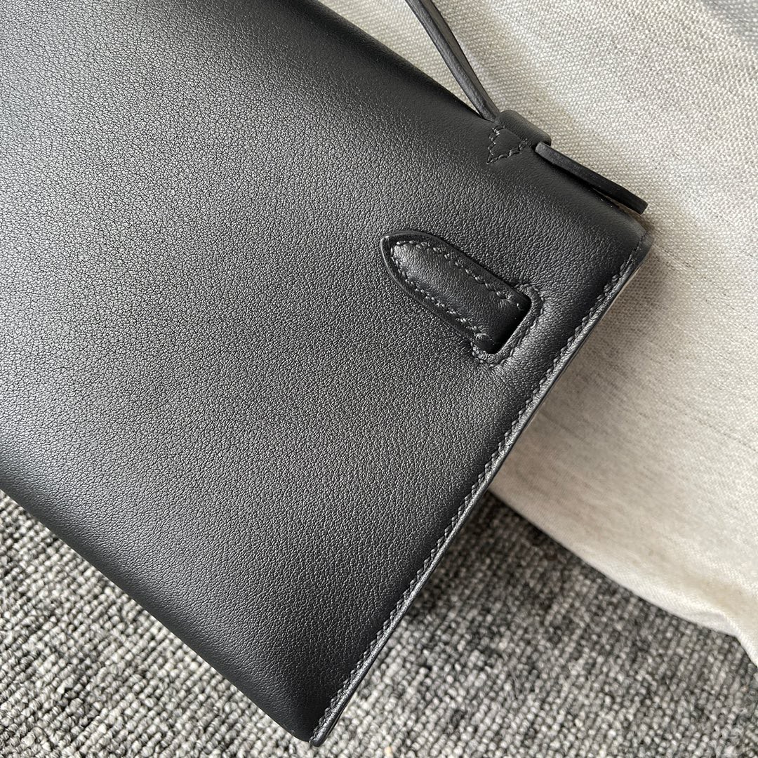 Hermès(爱马仕)Mini kelly pochette Swift ck89 黑色 Noir 银扣 22cm 顶级手缝 手拿包 晚宴包-拉尔森鳄鱼皮具定制 - 爱马仕包包官网 Hermès(爱马仕)Mini kelly pochette Swift ck89 黑色 Noir 银扣 22cm 顶级手缝 手拿包 晚宴包