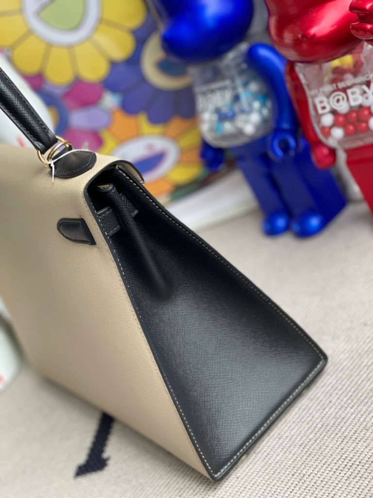 Hermès（爱马仕）Kelly 凯莉包 Epsom 原厂掌纹皮 s2风衣灰 Trench 拼 黑色 Noir 金扣 马蹄印 28cm 顶级手缝