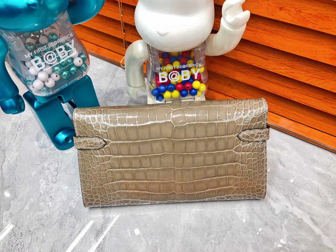 Hermès（爱马仕）Kelly wallet Alligator shiny 亮面鳄鱼 ck81 斑鸠灰 金扣 现货