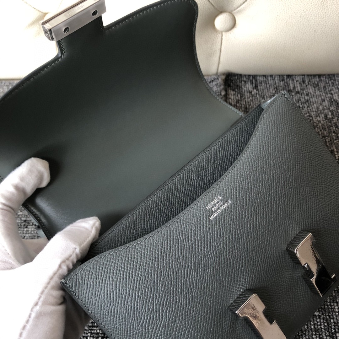 Hermès（爱马仕）Constance 空姐包 Epsom 原厂掌纹皮 cc63 杏绿色 杏仁绿 银扣 18cm