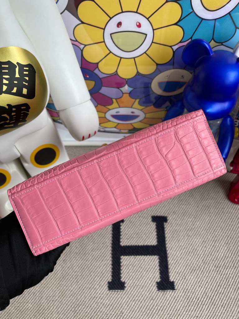 Hermès(爱马仕)mini kelly pochette Alligator matt 雾面鳄鱼 5p 樱花粉 金扣 22cm 手拿包 晚宴包-拉尔森鳄鱼皮具定制 - 爱马仕包包官网 Hermès(爱马仕)mini kelly pochette Alligator matt 雾面鳄鱼 5p 樱花粉 金扣 22cm 手拿包 晚宴包