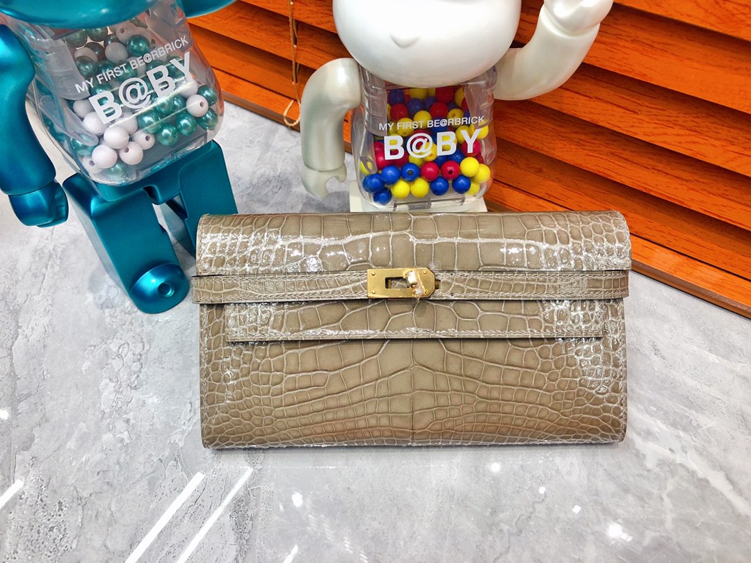 Hermès（爱马仕）Kelly wallet Alligator shiny 亮面鳄鱼 ck81 斑鸠灰 金扣 现货