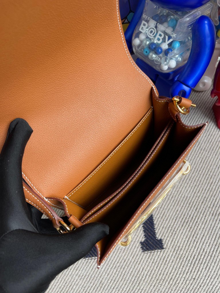 Hermès(爱马仕)Roulis 猪鼻子 Evecolor 金棕色 Gold 金扣 18cm 定制-拉尔森鳄鱼皮具定制 - 爱马仕包包官网 Hermès(爱马仕)Roulis 猪鼻子 Evecolor 金棕色 Gold 金扣 18cm 定制